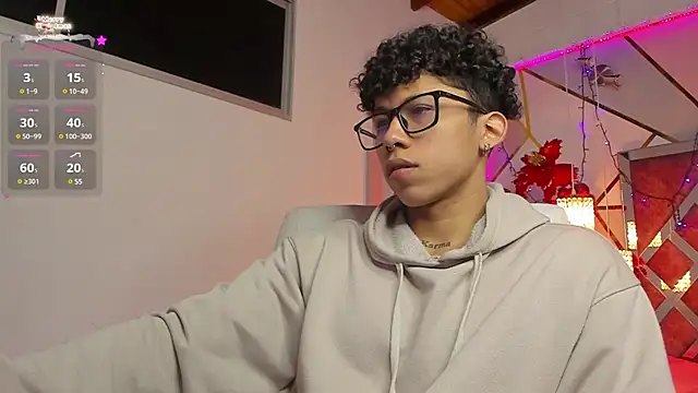 Snapshot of AkazaBoy_ chatting on 12.28.24 AkazaBoy  online show from 12.28.24