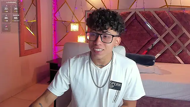 Snapshot of AkazaBoy_ chatting on 01.07.25 AkazaBoy  online show from 01.07.25