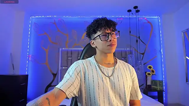 Snapshot of AkazaBoy_ chatting on 01.09.25 AkazaBoy  online show from 01.09.25