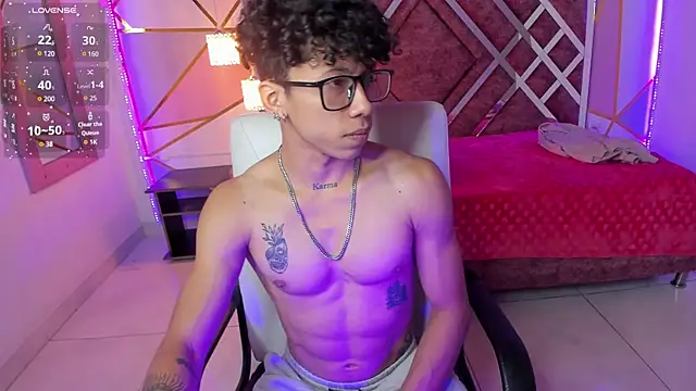 Snapshot of AkazaBoy_ chatting on 02.01.25 AkazaBoy  online show from 02.01.25