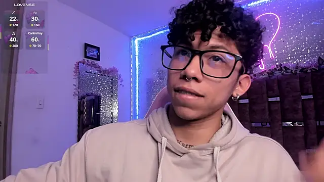 Snapshot of AkazaBoy_ chatting on 02.04.25 AkazaBoy  online show from 02.04.25