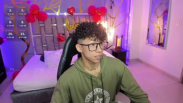 Snapshot of AkazaBoy_ chatting on 02.07.25 AkazaBoy  online show from 02.07.25