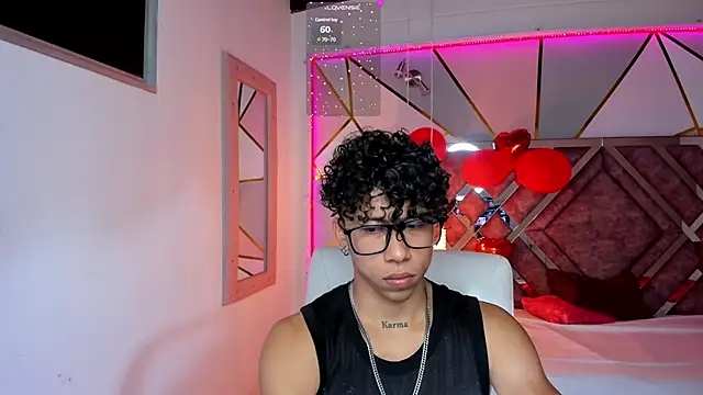 Snapshot of AkazaBoy_ chatting on 02.14.25 AkazaBoy  online show from 02.14.25