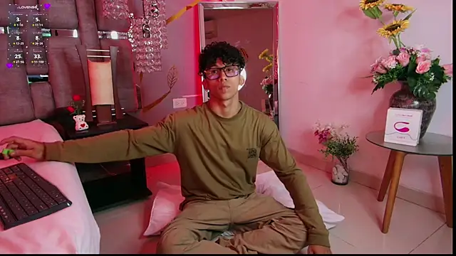 Snapshot of AkazaBoy_ chatting on 02.21.25 AkazaBoy  online show from 02.21.25