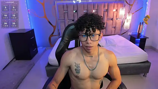 Snapshot of AkazaBoy_ chatting on 02.28.25 AkazaBoy  online show from 02.28.25