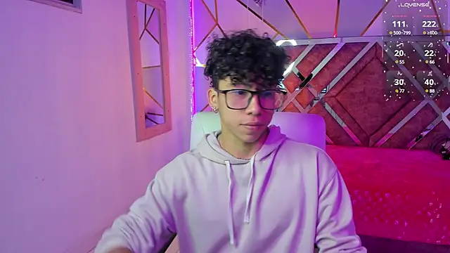 Snapshot of AkazaBoy_ chatting on 03.05.25 AkazaBoy  online show from 03.05.25