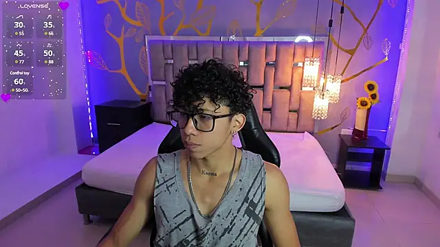 Snapshot of AkazaBoy_ chatting on 03.06.25 AkazaBoy  online show from 03.06.25