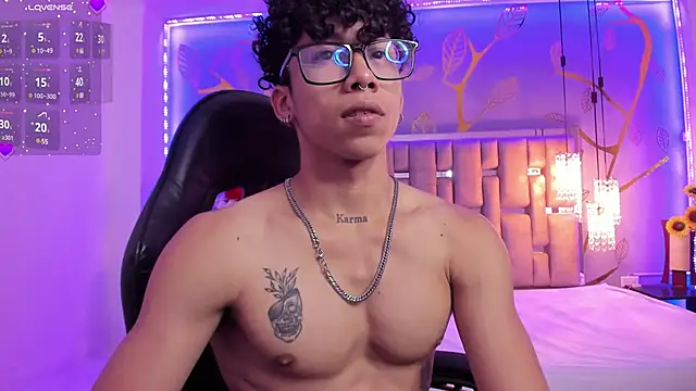 Snapshot of AkazaBoy_ chatting on 03.14.25 AkazaBoy  online show from 03.14.25