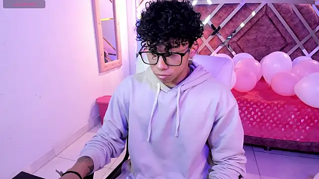 Snapshot of AkazaBoy_ chatting on 03.15.25 AkazaBoy  online show from 03.15.25