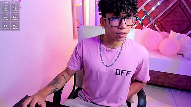 Snapshot of AkazaBoy_ chatting on 03.17.25 AkazaBoy  online show from 03.17.25