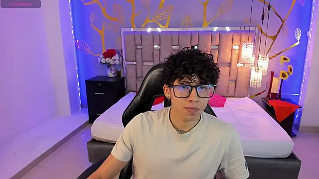 Snapshot of AkazaBoy_ chatting on 03.19.25 AkazaBoy  online show from 03.19.25