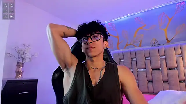 Snapshot of AkazaBoy_ chatting on 09.15.25 AkazaBoy  online show from 09.15.25