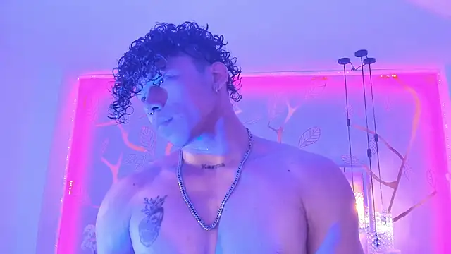 Snapshot of AkazaBoy_ chatting on 11.03.25 AkazaBoy  online show from 11.03.25