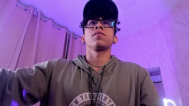AkazaBoy  online show from 04.28.26