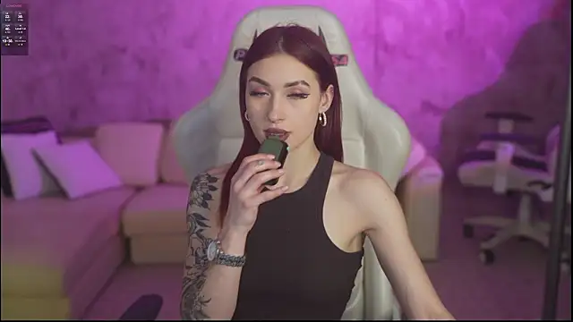 Snapshot of Magnetic_Mia_ chatting on 02.26.26 Magnetic Mia online show from 02.26.26