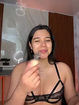 Snapshot of floriamANDjazmin chatting on 04.30.26 floriamANDjazmin online show from 04.30.26