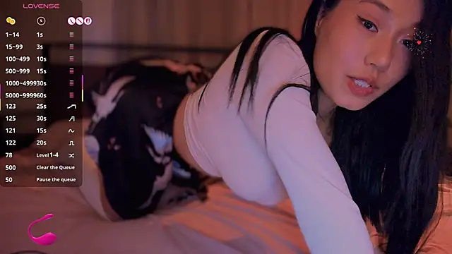 Snapshot of kimmy_chi_ chatting on 10.13.25 kimmy chi online show from 10.13.25