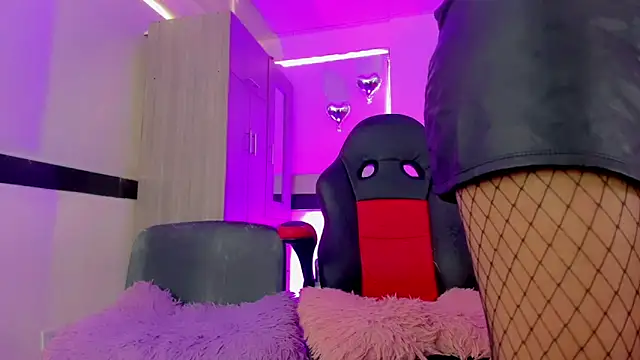 Hellen moons   online show from 02.15.26