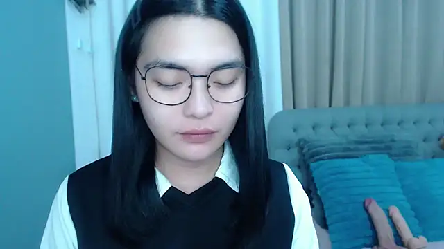 zhaviahale21 online show from 10.26.25