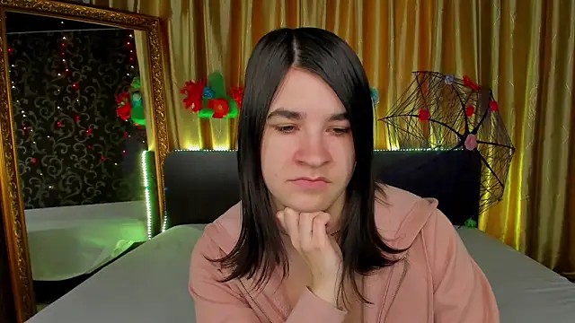  Polly Love  online show from 04.05.26