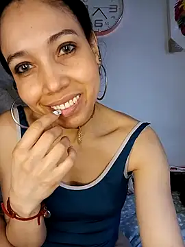 Snapshot of KimPielCanela chatting on 03.12.25 KimPielCanela online show from 03.12.25