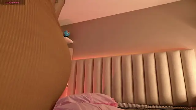 Megan mooree  online show from 09.11.25