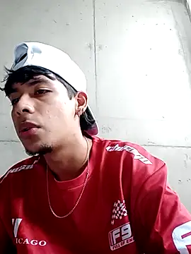 Snapshot of Elputas chatting on 10.13.25 Elputas online show from 10.13.25