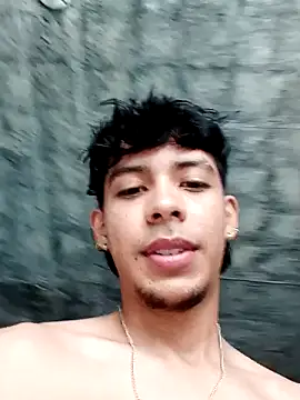 Snapshot of Elputas chatting on 10.26.25 Elputas online show from 10.26.25