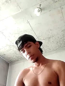 Snapshot of Elputas chatting on 10.27.25 Elputas online show from 10.27.25