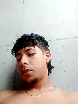 Snapshot of Elputas chatting on 10.28.25 Elputas online show from 10.28.25