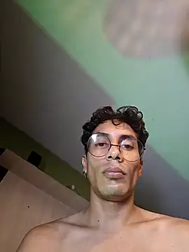 Snapshot of divinityros chatting on 10.22.25 divinityros online show from 10.22.25