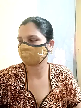 Snapshot of yourtamilcouple chatting on 01.05.25 yourtamilcouple online show from 01.05.25