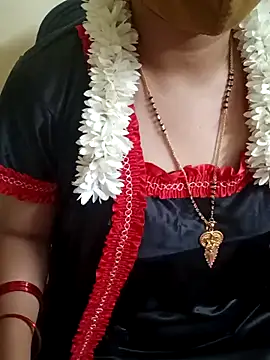 Snapshot of yourtamilcouple chatting on 02.22.25 yourtamilcouple online show from 02.22.25