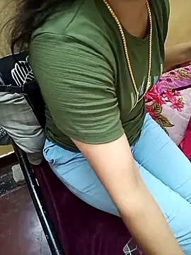 Snapshot of yourtamilcouple chatting on 11.05.25 yourtamilcouple online show from 11.05.25