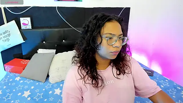 Snapshot of im_angels77 chatting on 02.13.25 im angels77 online show from 02.13.25