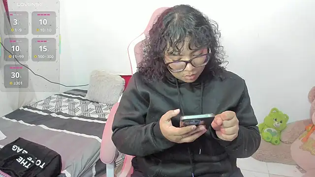 Snapshot of im_angels77 chatting on 10.01.25 im angels77 online show from 10.01.25