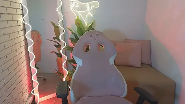 Snapshot of hina_tay chatting on 12.07.24 hina tay online show from 12.07.24