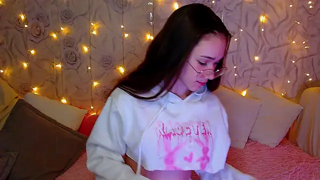 fluffy kitty  online show from 10.17.25