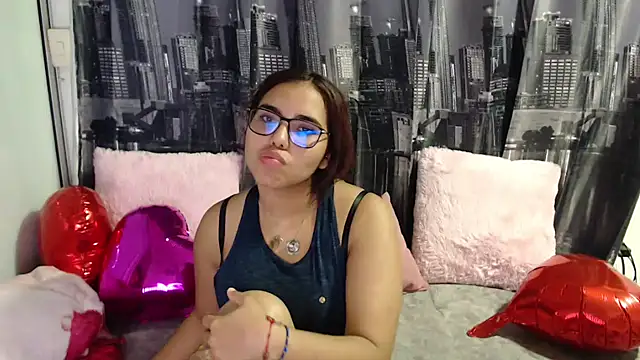 Snapshot of Miapeyton chatting on 02.14.25 Miapeyton online show from 02.14.25