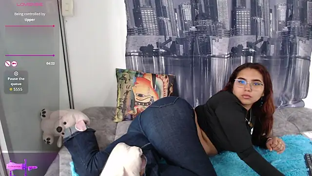 Snapshot of Miapeyton chatting on 09.27.25 Miapeyton online show from 09.27.25