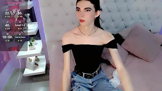 Snapshot of CuteAri chatting on 12.20.24 CuteAri online show from 12.20.24