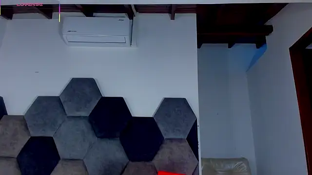 Latrellx7 online show from 04.10.26