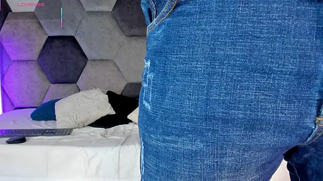 Latrellx7 online show from 04.16.26