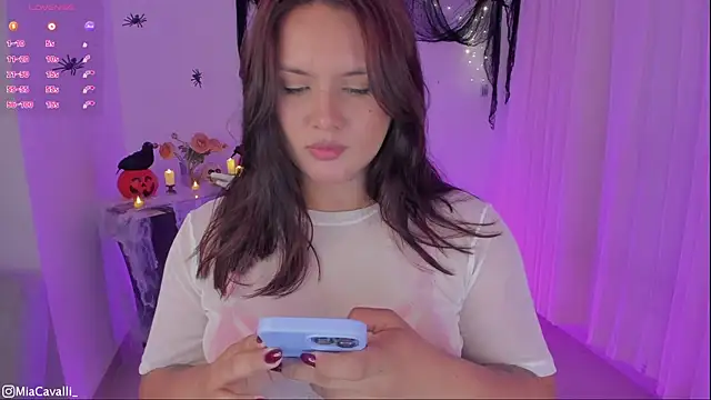 Snapshot of SabrinaVega chatting on 10.29.25 SabrinaVega online show from 10.29.25