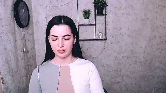 Snapshot of DivaKaily_ chatting on 12.08.24 DivaKaily online show from 12.08.24