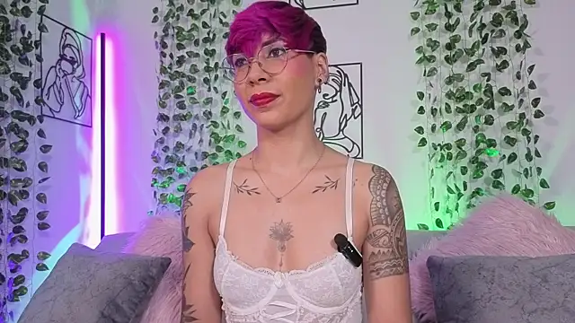 Snapshot of MiaMorgan_ chatting on 04.19.26 MiaMorgan online show from 04.19.26