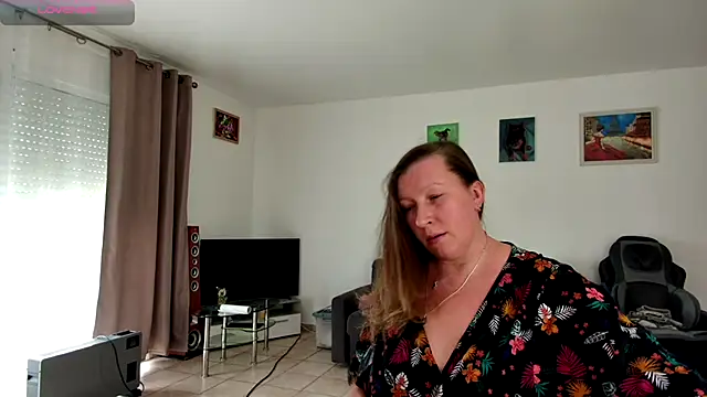 Snapshot of YOUR_ELENA chatting on 01.20.25 YOUR ELENA online show from 01.20.25