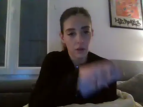 Snapshot of MissBella131 chatting on 12.10.24 MissBella131 online show from 12.10.24