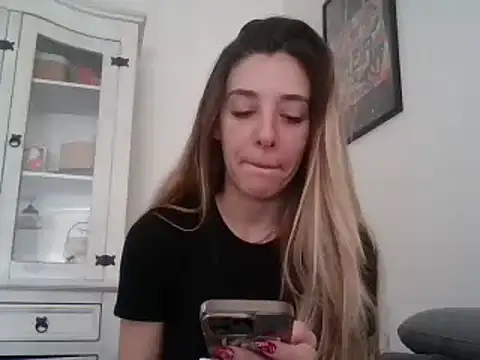 Snapshot of MissBella131 chatting on 12.19.24 MissBella131 online show from 12.19.24