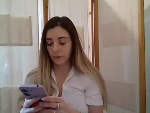 Snapshot of MissBella131 chatting on 02.08.25 MissBella131 online show from 02.08.25